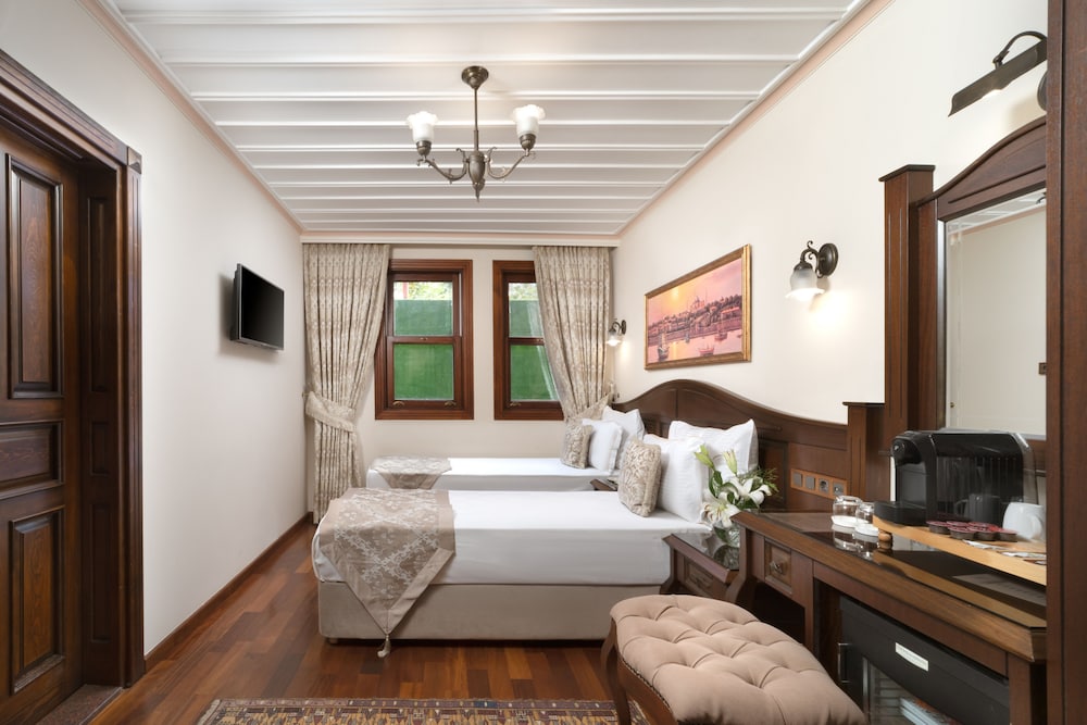BENDER HOTEL 39/46