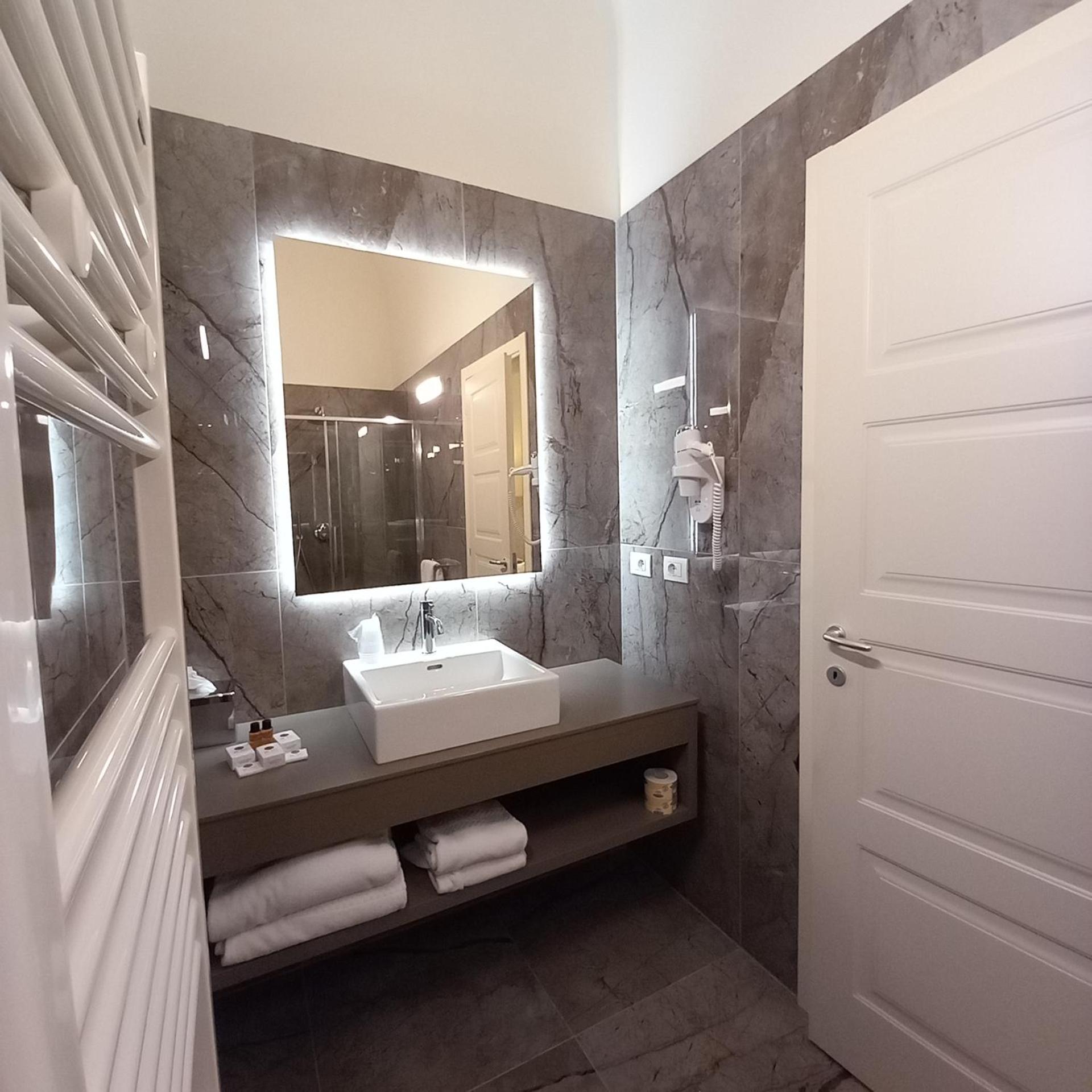 غرفة سوبيريور بسرير كوين، Palazzo San Lorenzo 6/6