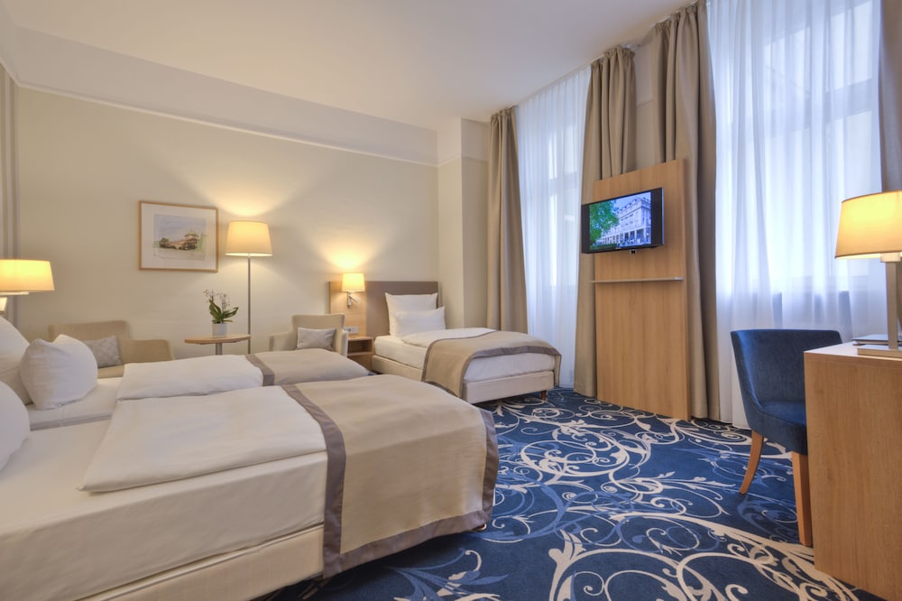 ROOM, TRIPLE