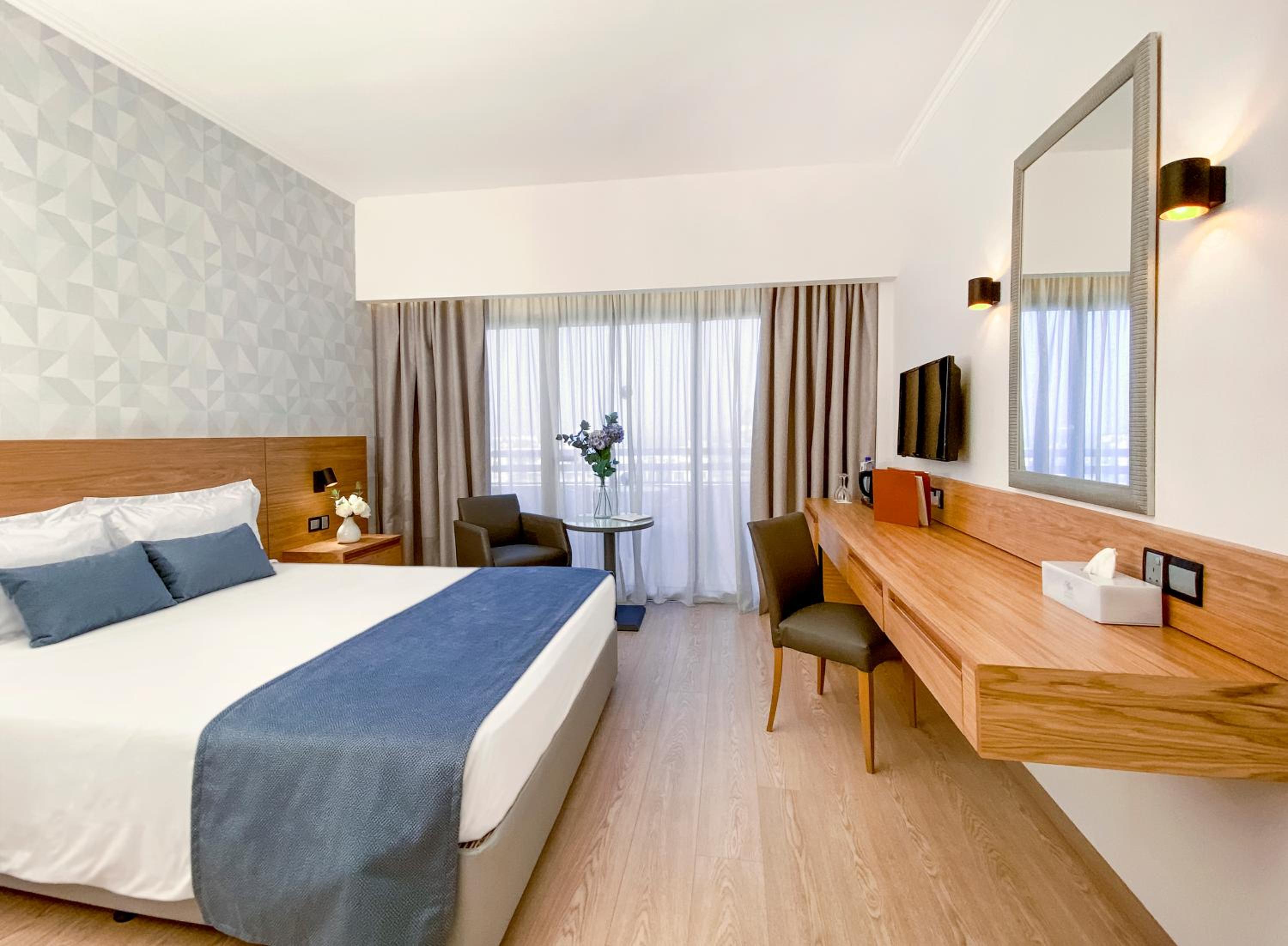 TWIN/DOUBLE ROOM EXECUTIVE
