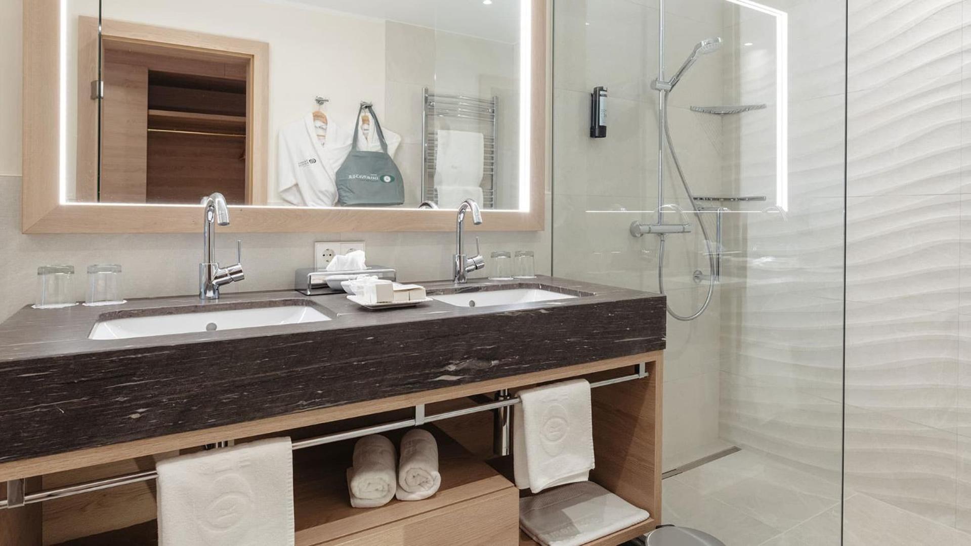 جناح جونيور بشرفة، Thermenhotel Ronacher Superior 7/10