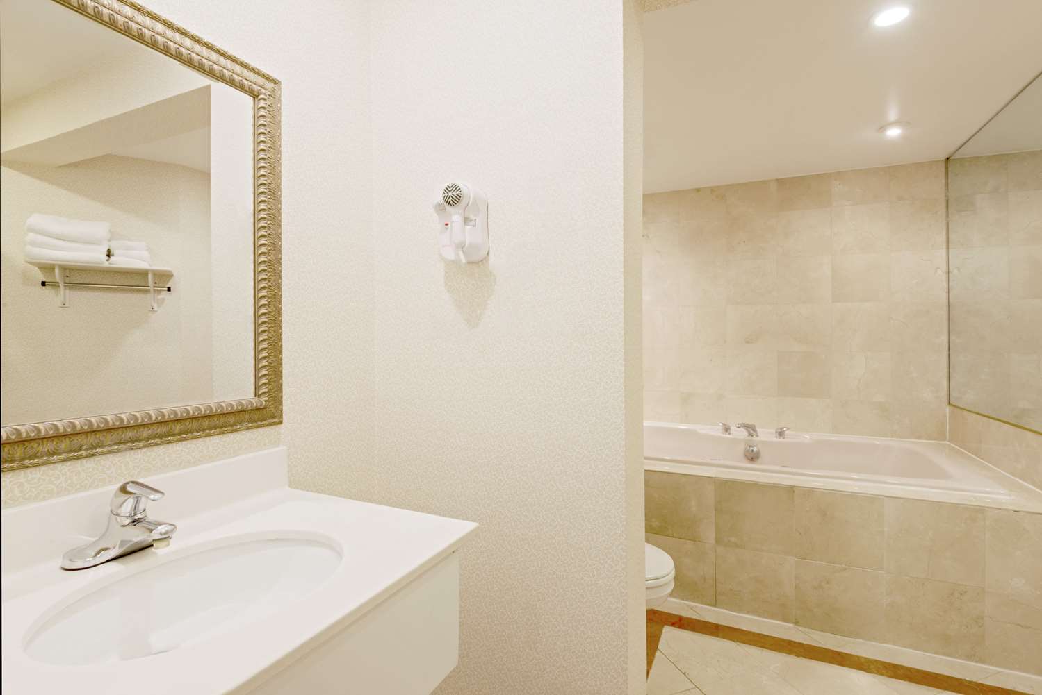Super 8 By Wyndham Sturbridge 10/10