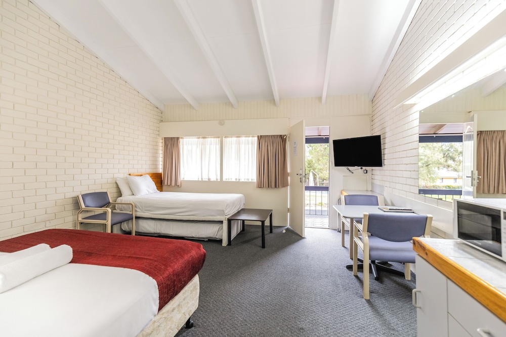 Wanderlight Motor Inn 34/68