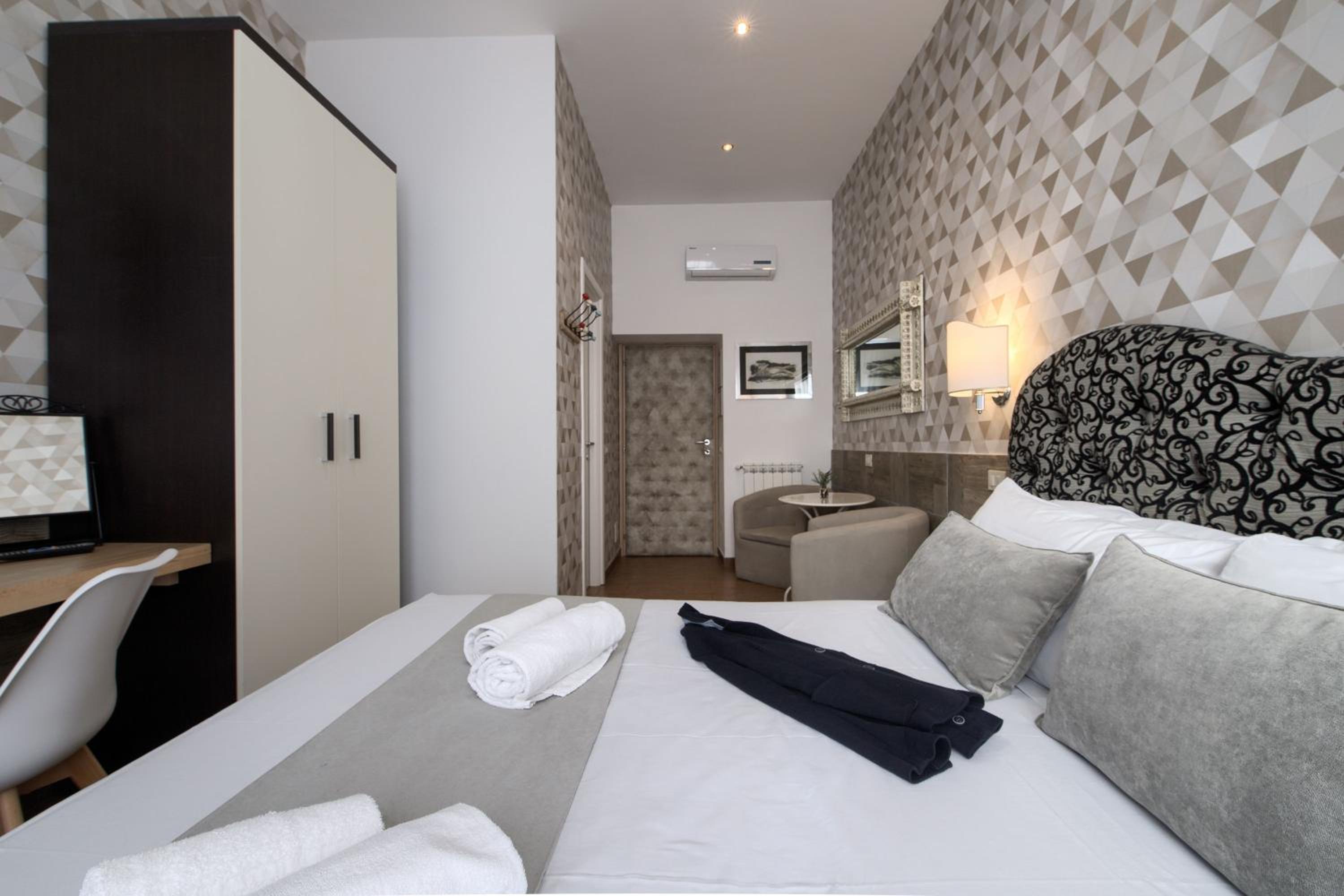 Domus Pietro Inn 6/27