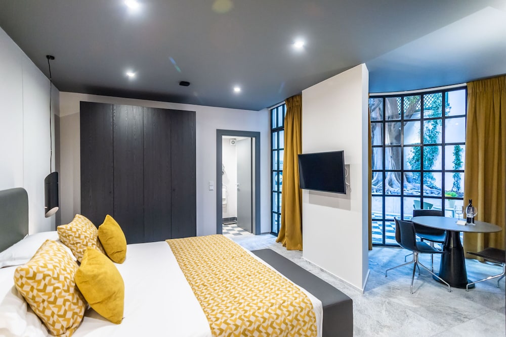 33 Solonos Suites 8/50