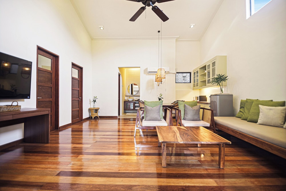 The Strand Boutique Resort 50/75