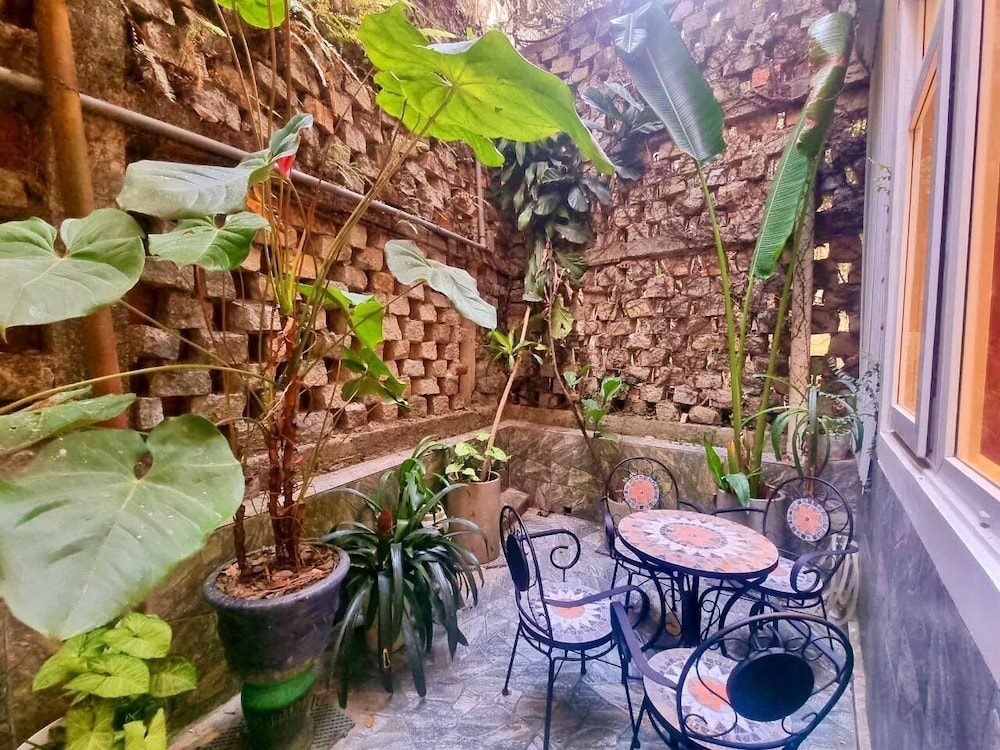 Tulip Hotel 3 75/81