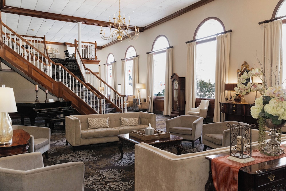Colonial Hotel 40/63