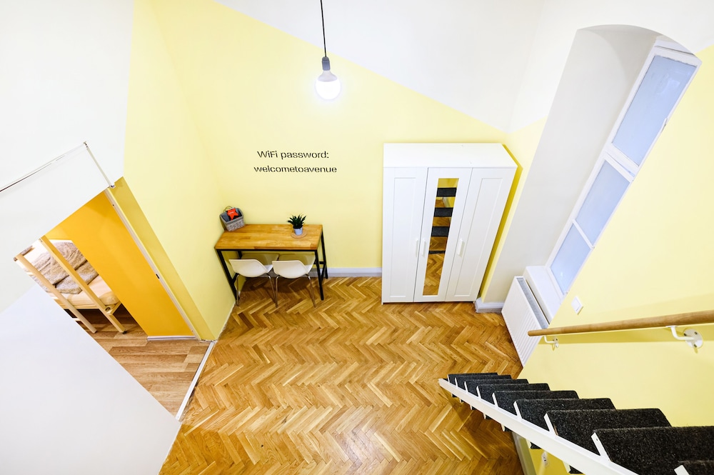 Avenue Hostel 11/50