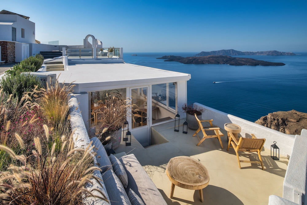 Villa Irini Fira 37/45