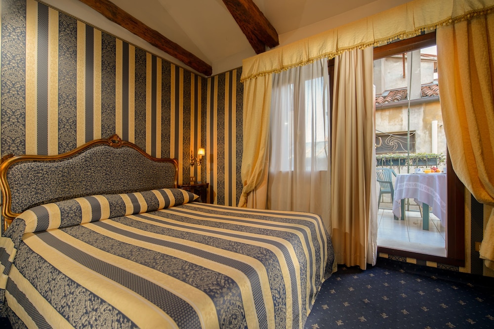 SUPERIOR, DOUBLE BED, TERRACE