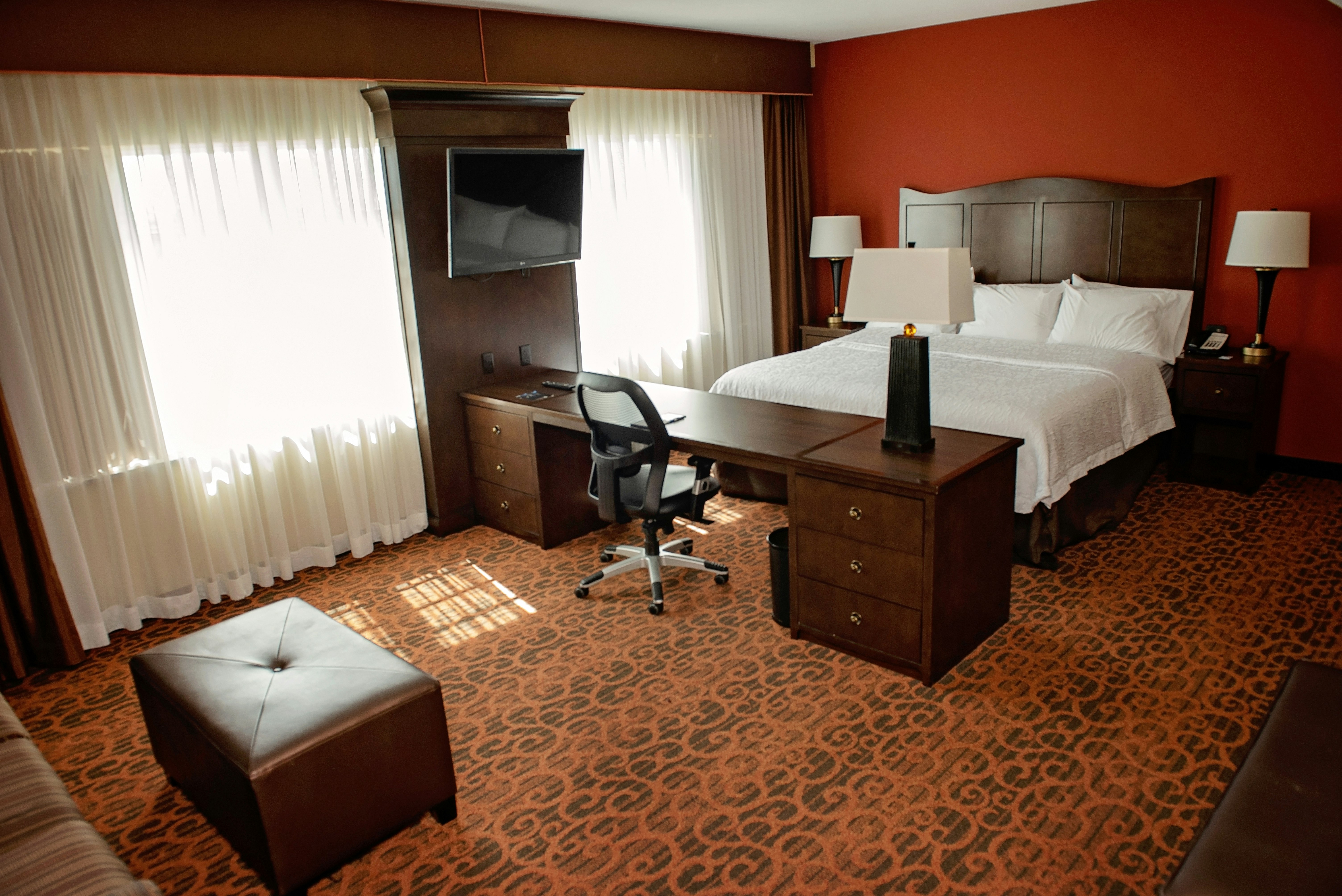 Studio, King Bed, Accessible