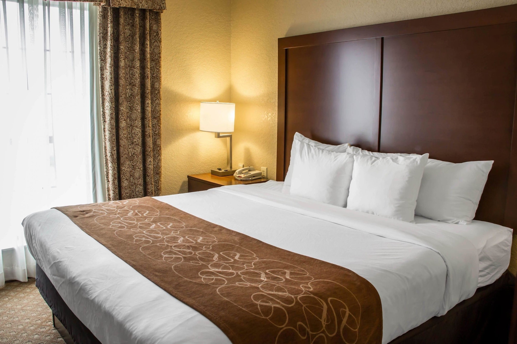 SUITE, KING BED