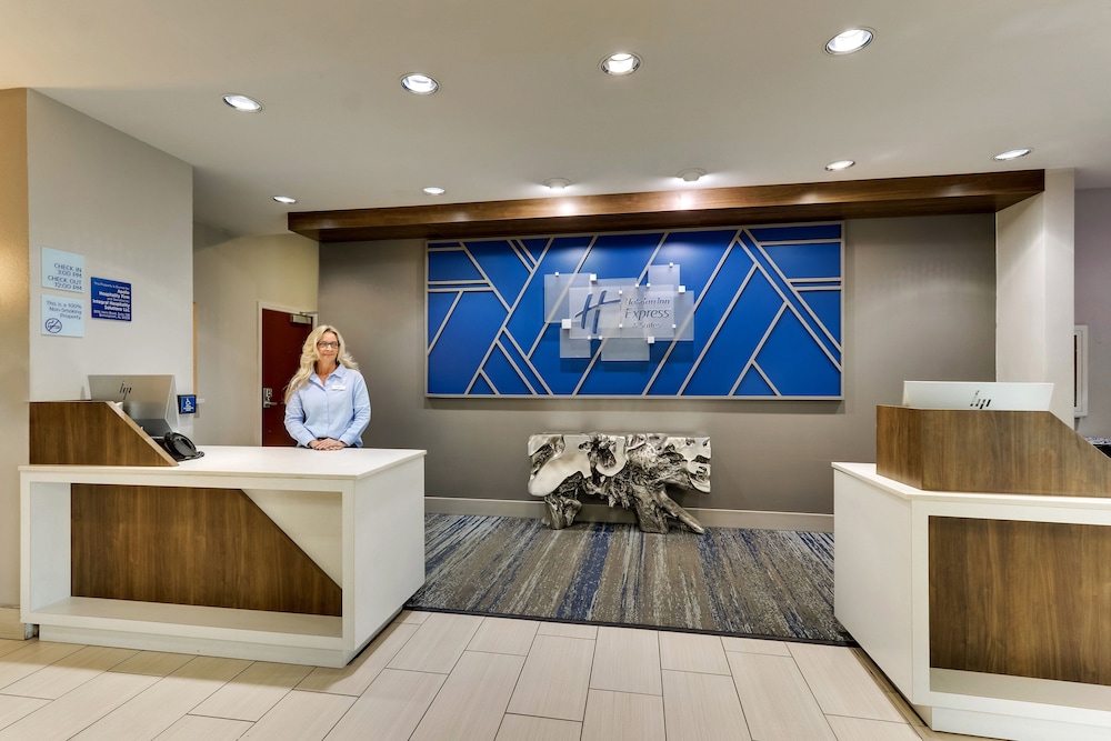 Holiday Inn Express Suites Ardmore An Ihg Hotel 7/55