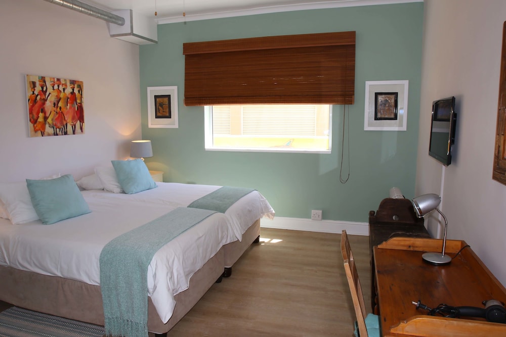 Dolphin Inn Guest House 36/74