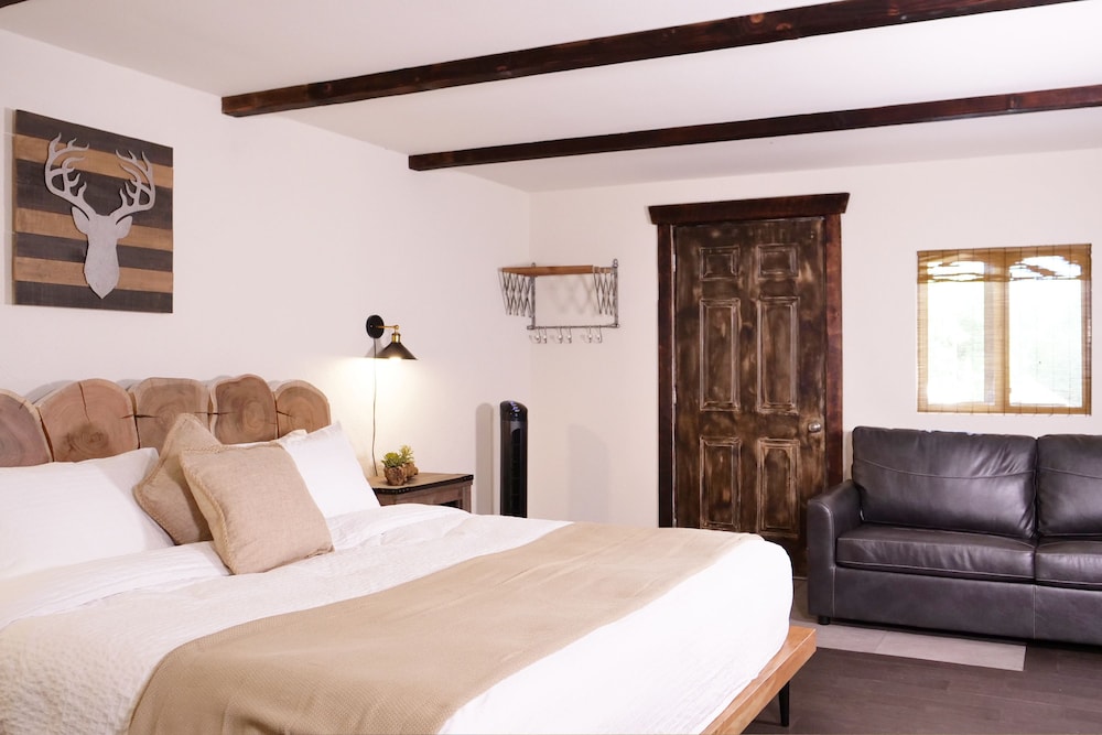 Paradise Village Hotel 23/67