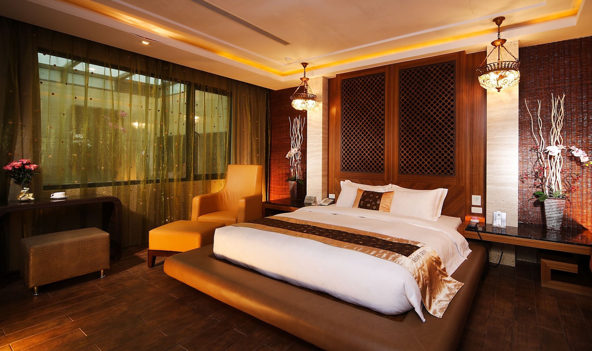 DELUXE, DOUBLE BED