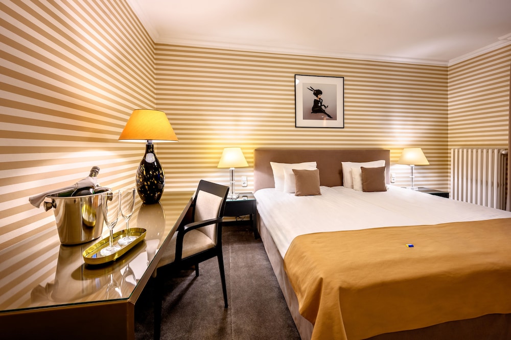 Ambra Hotel 57/61