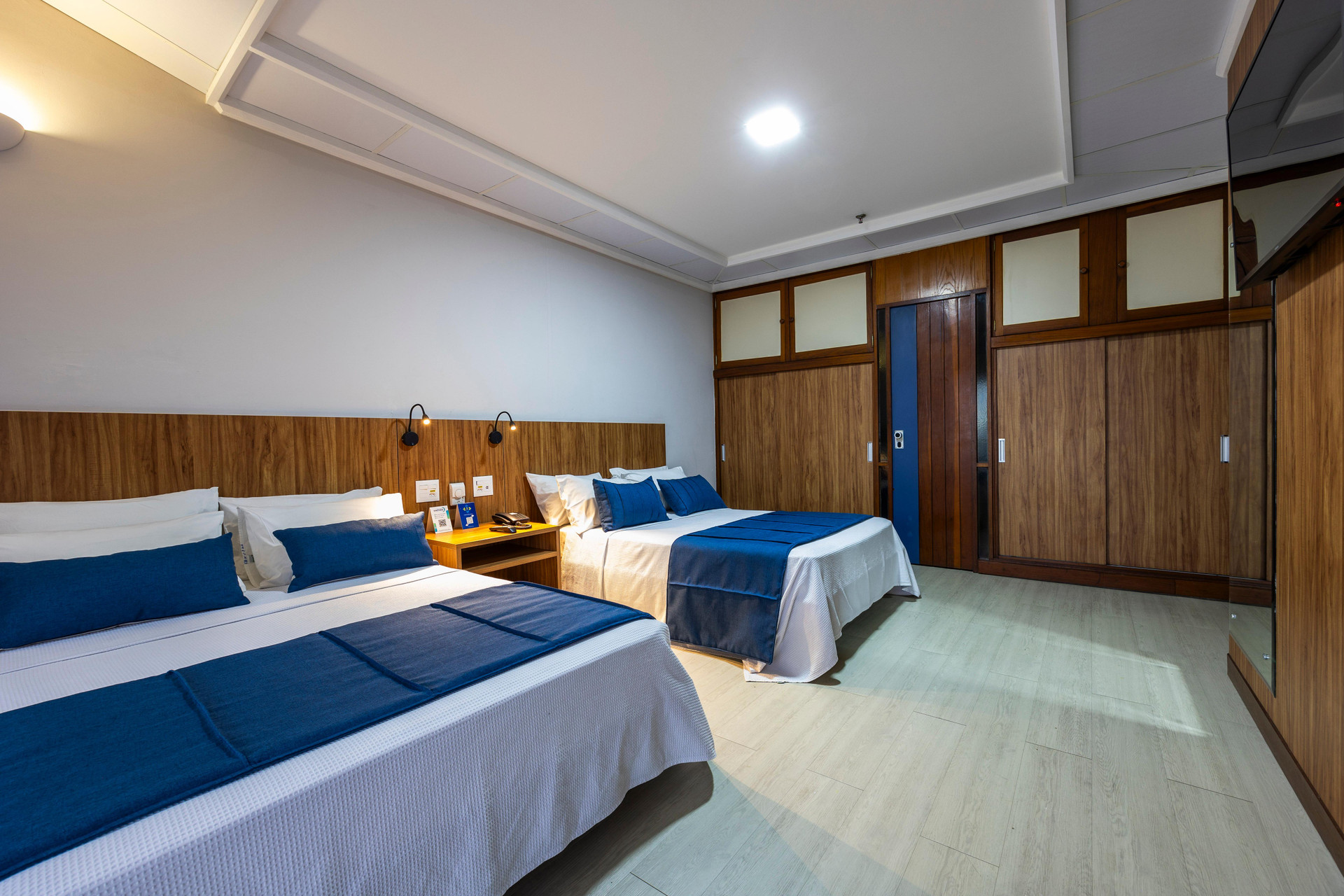 Deluxe, Suite