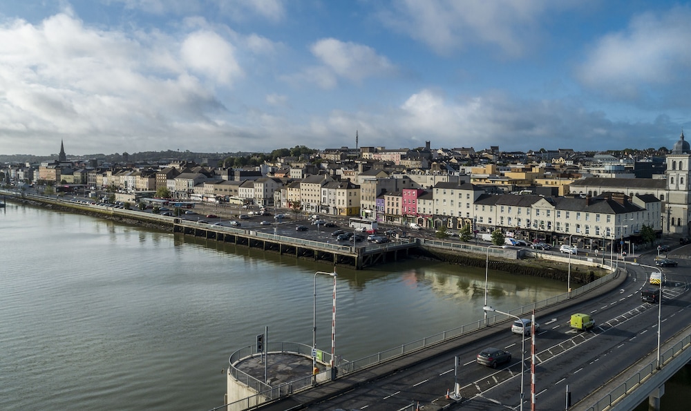 Treacys Hotel Waterford 68/70