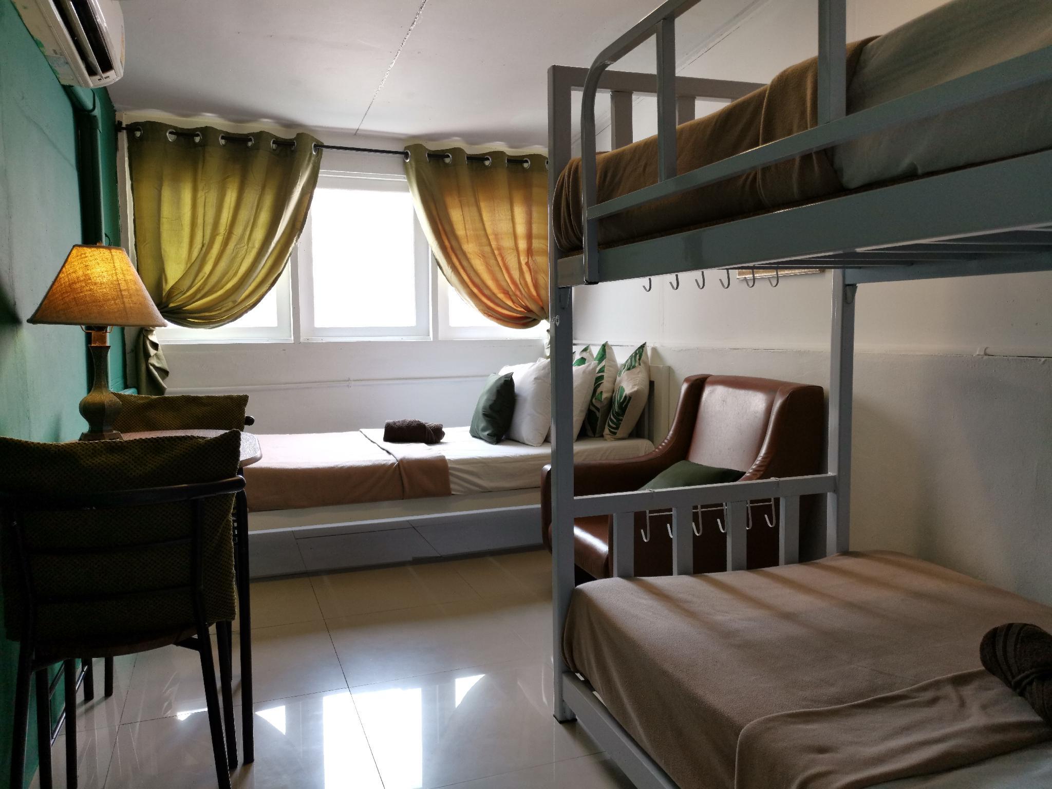 Mixed Dorm, 3 People