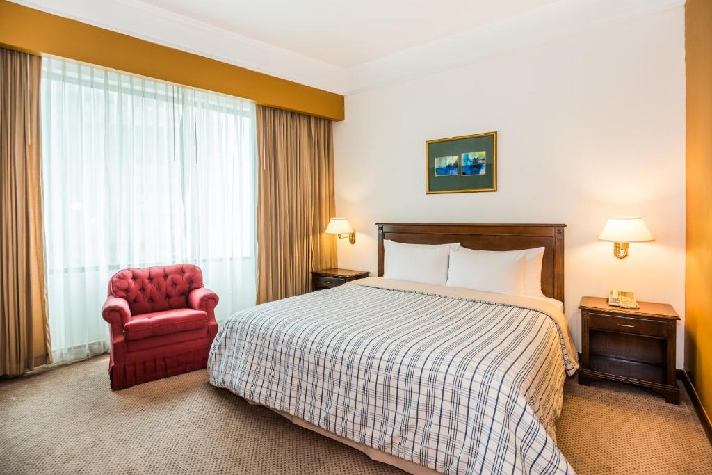 ROOM, DOUBLE BED