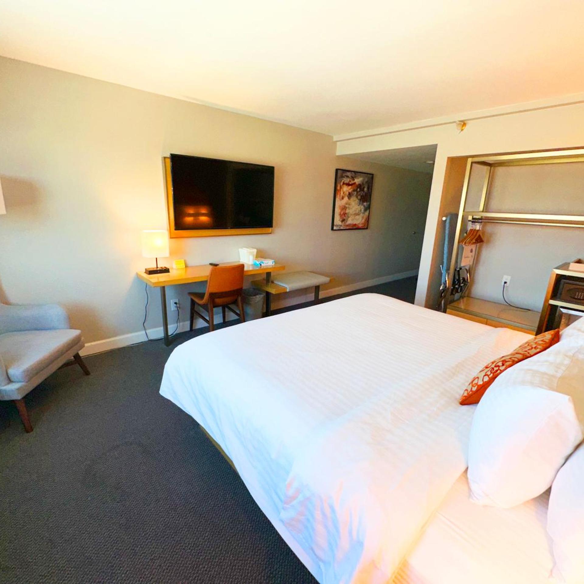 Room, King Bed, Accessible, Lincoln Hotel Monterey Park Los Angeles 10/10