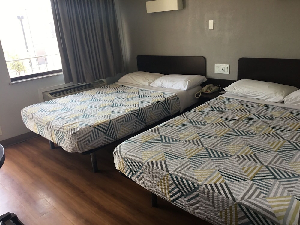 Motel6 El Paso, TX - West 27/66