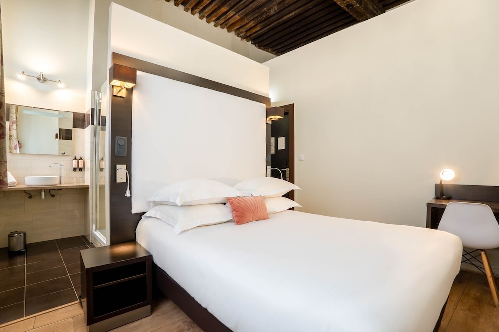 غرفة سوبيريور بسرير مزدوج، Best Western Le Marquis de La Baume 2/2