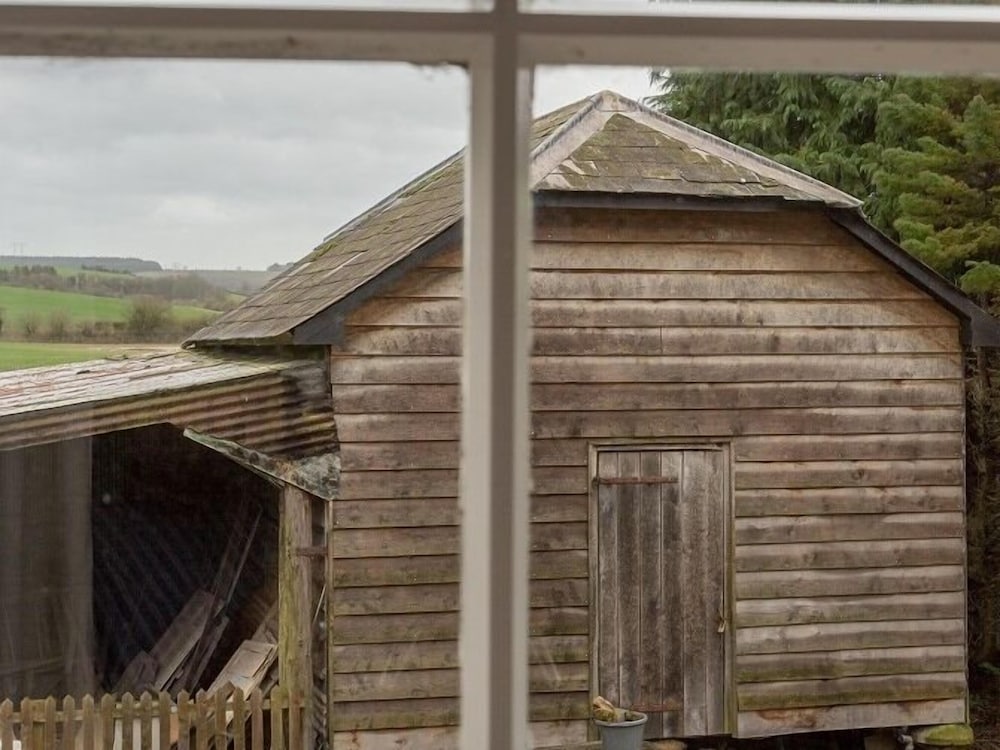 Marshwood Farm B&B And Shepherds Hut 1/33