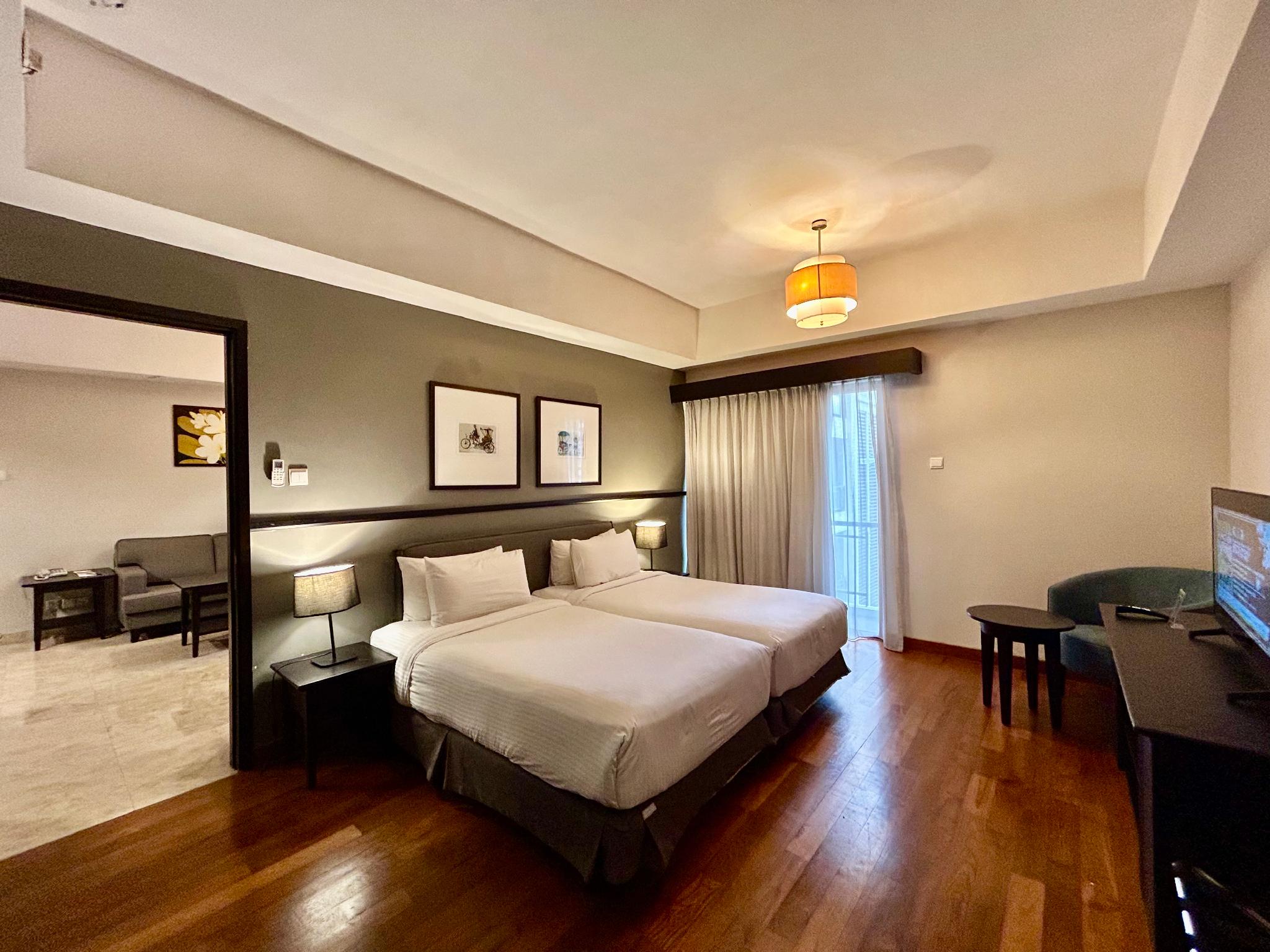 2 Bedrooms, Suite, 4 Beds