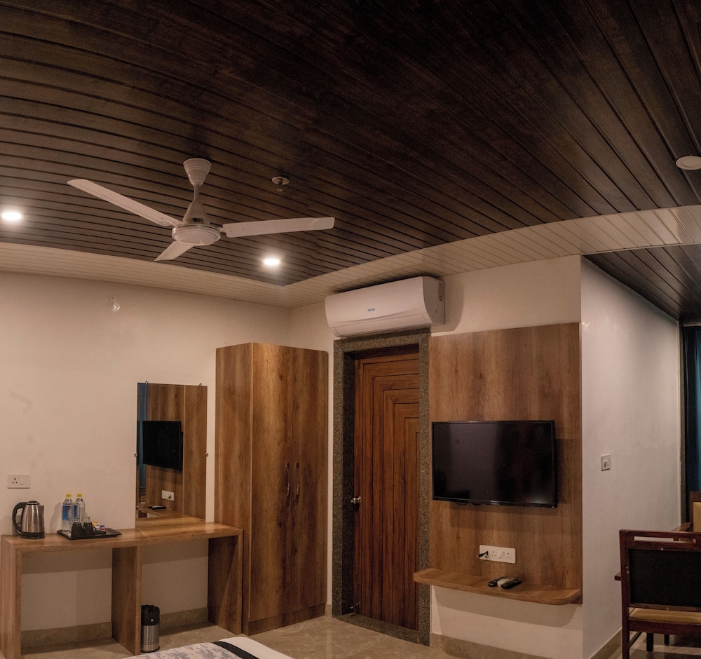 Pax Grand Blue Udaipur 35/50