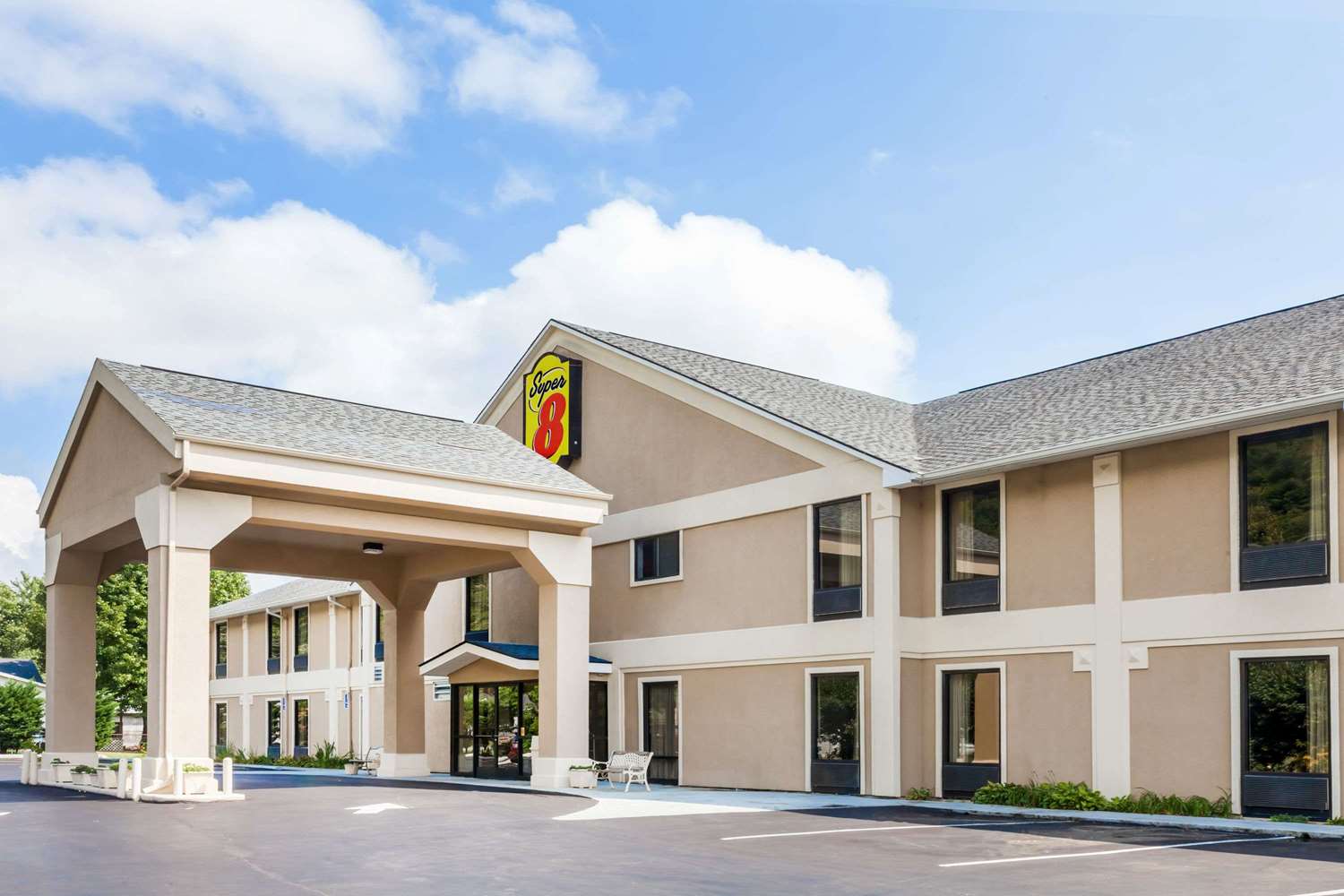Super 8 by Wyndham Erwin 2/17