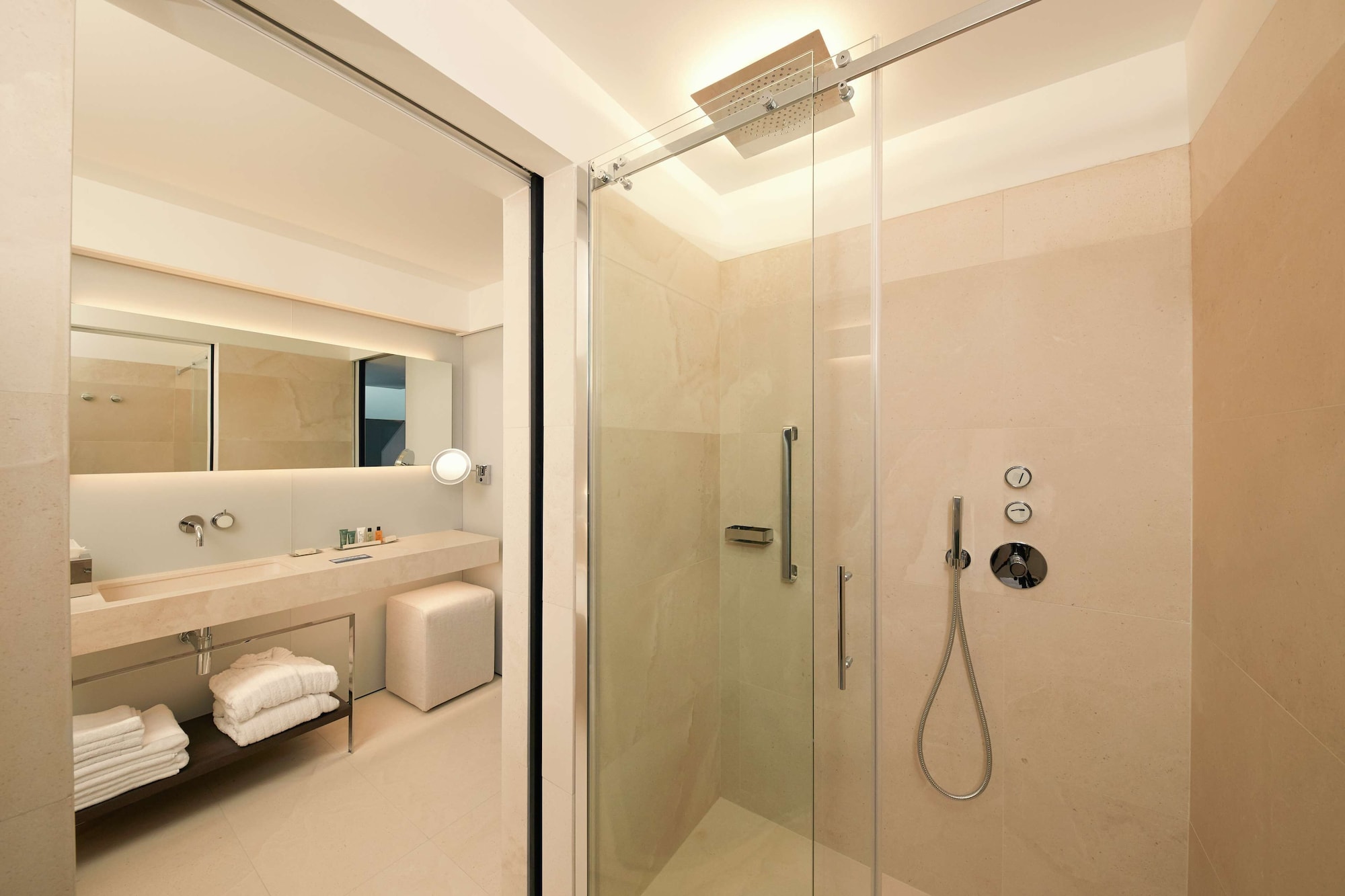 Loft, Suite, King Bed، Hilton Lake Como 9/10