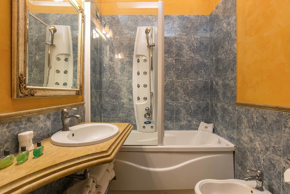 Room Select Via Veneto 43/50