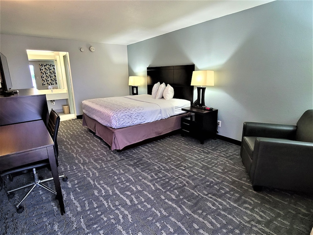 Inn of Rockwall 6/26