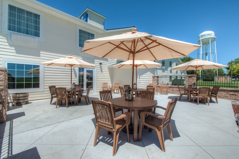 Cobblestone Inn And Suites Holyoke 23/37