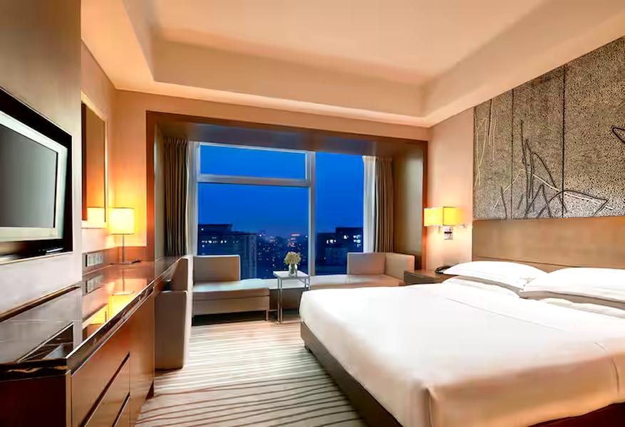 ROOM, KING BED, ACCESSIBLE