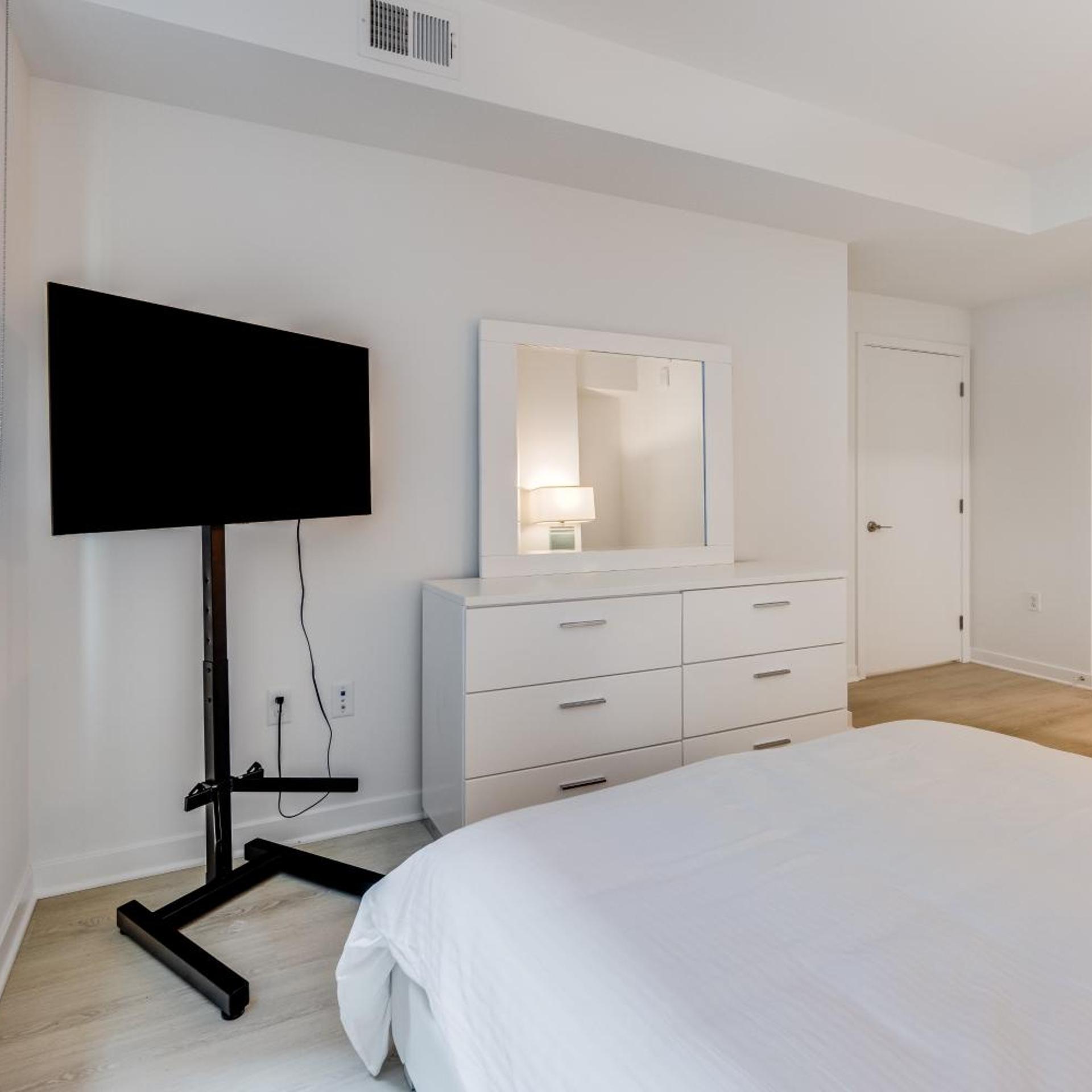 2 Bedrooms, Apartment, Global Luxury Suites at Capitol Hill 3/10