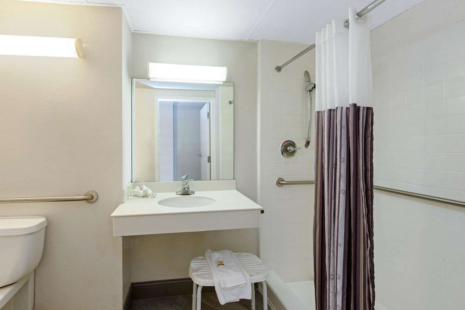 La Quinta Inn Suites New Orleans Airport 47/50