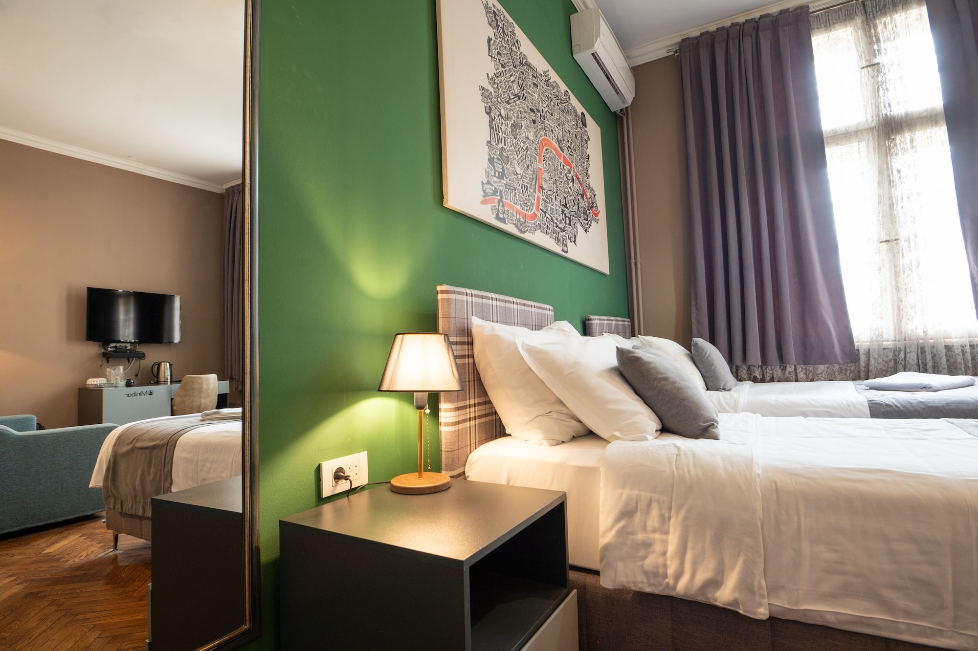DELUXE, TWIN BEDS