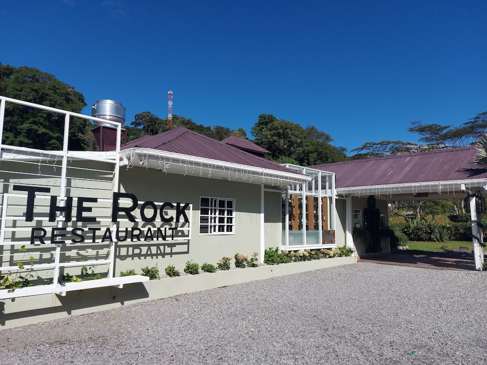 The Riverside Inn 3/67