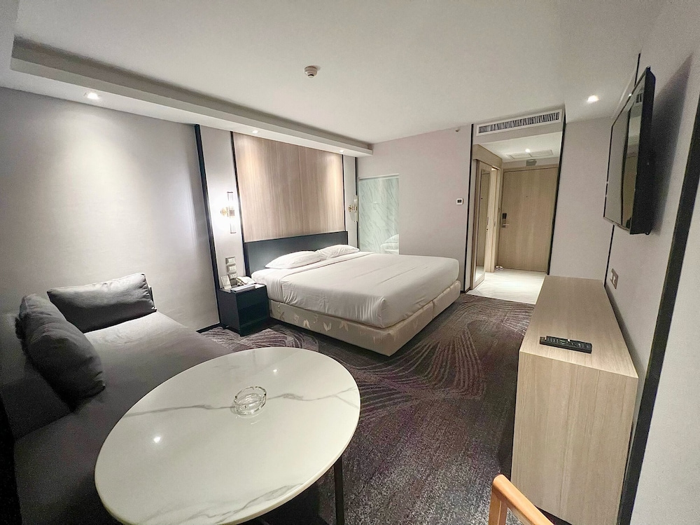 Grace Hotel 36/77