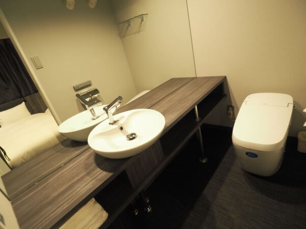 Haneda Inn 49/50