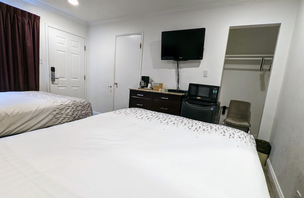 Deluxe Inn 17/50