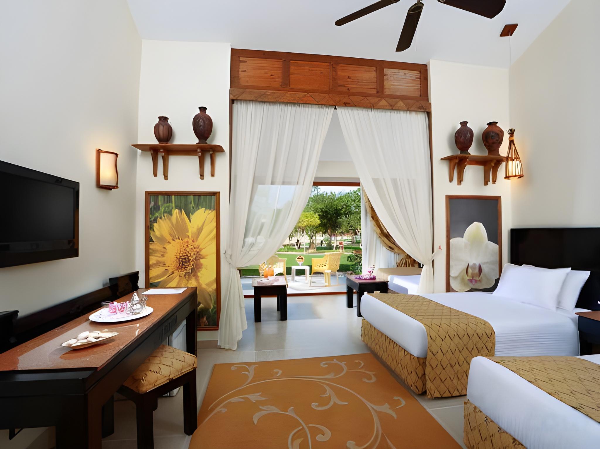 Bungalow, 1 King and 1 Single Beds, Pool View
