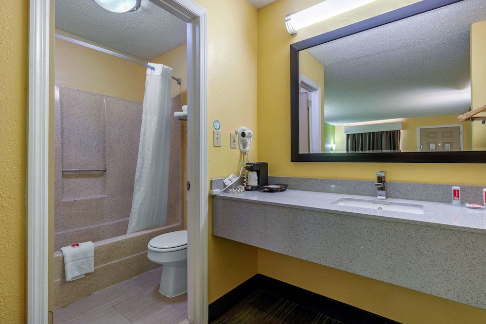 Econo Lodge Nashville TN 40/41