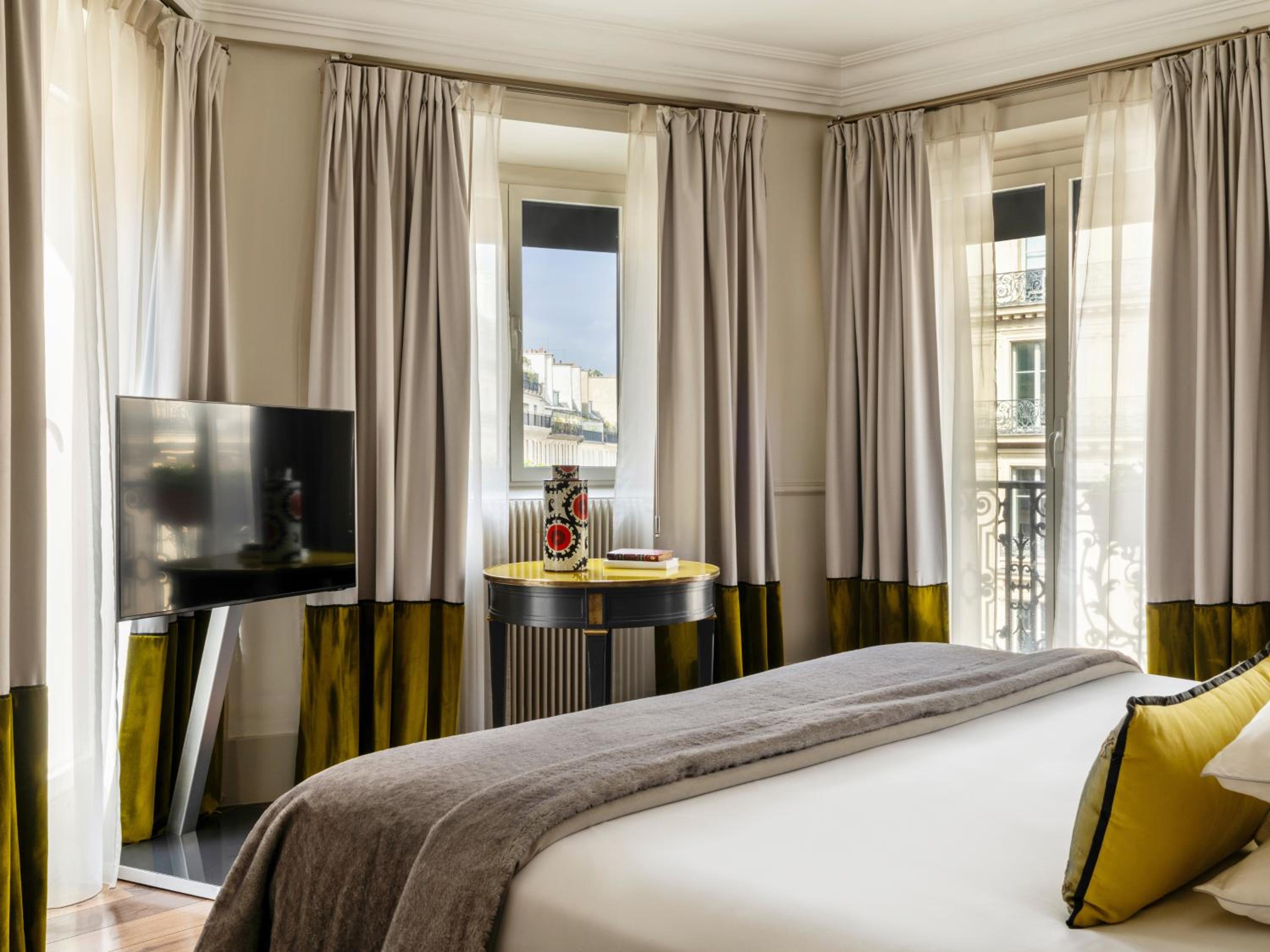 Suite, Queen Bed, Opera View, Sofa, Balcony