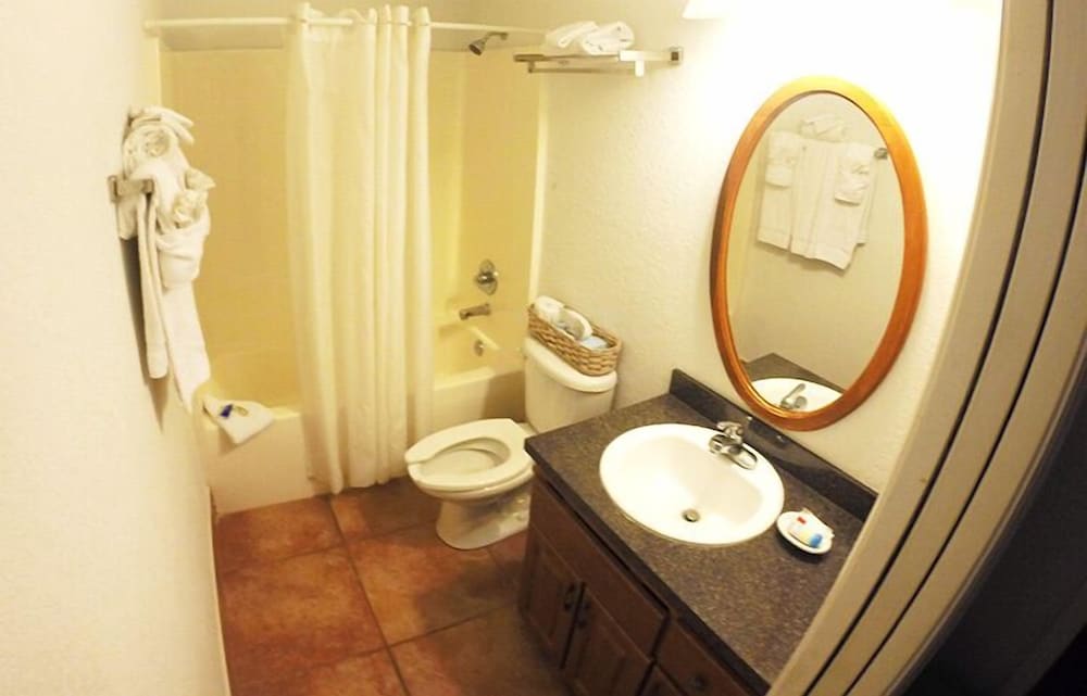 Lake Roy Beach Inn 42/42