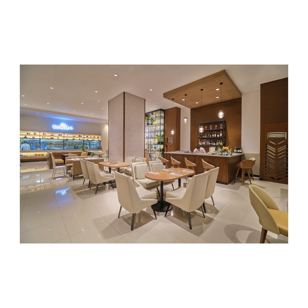 Summit Hotel Greenhills 34/61